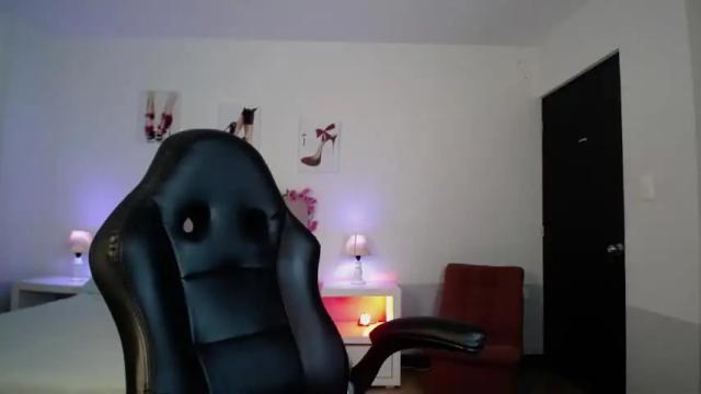 Image 3 of jazmin_isabela Stream on Chaturbate on 14 months ago