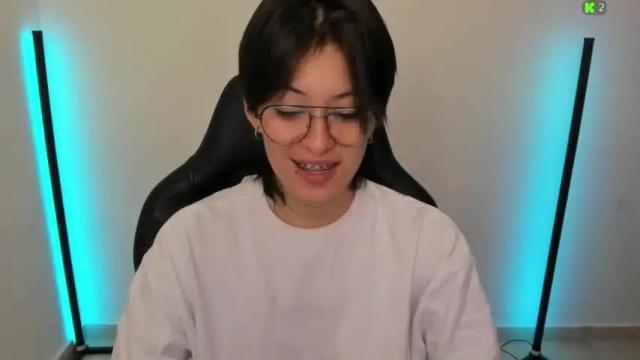 Image 3 of jeins_22 Stream on Chaturbate on 15 months ago