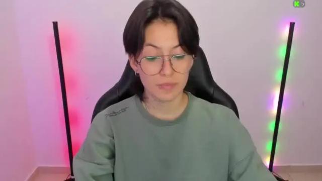 Image 2 of jeins_22 Stream on Chaturbate on 15 months ago