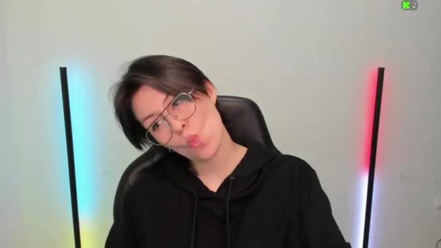 Image 2 of jeins_22 Stream on Chaturbate on 15 months ago