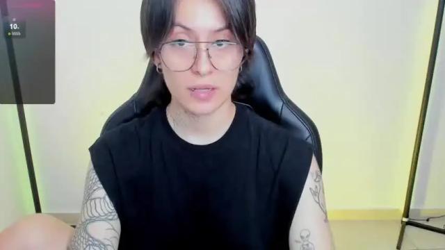 Image 3 of jeins_22 Stream on Chaturbate on 15 months ago