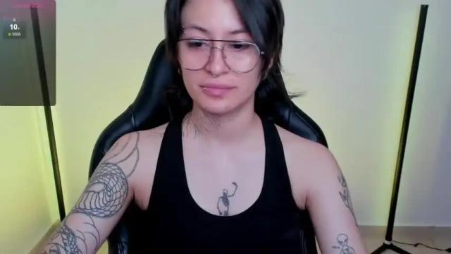 Image 3 of jeins_22 Stream on Chaturbate on 13 months ago