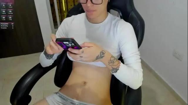 Image 2 of jeins_22 Stream on Chaturbate on 2 months ago