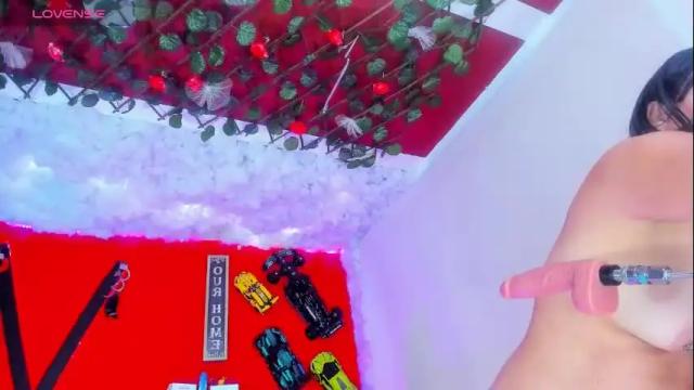 Image 3 of jena_derbo Stream on Chaturbate on 1 month ago
