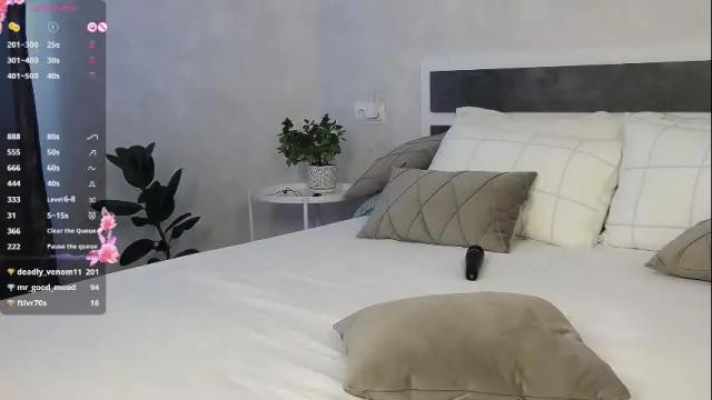 Image 12 of jenaloren Stream on Chaturbate on 19 days ago
