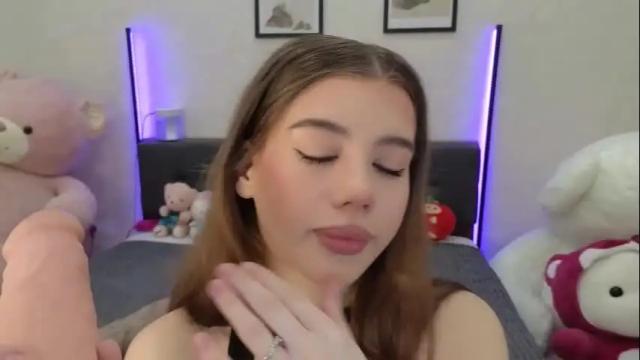 Image 2 of jenie_fire Stream on Chaturbate on 8 days ago