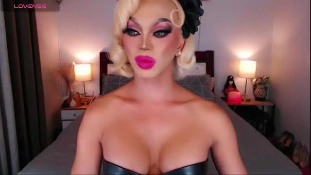 Image 10 of jenifers_body Stream on Chaturbate on 2 months ago