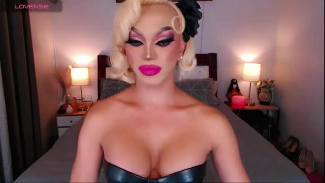 Image 4 of jenifers_body Stream on Chaturbate on 2 months ago