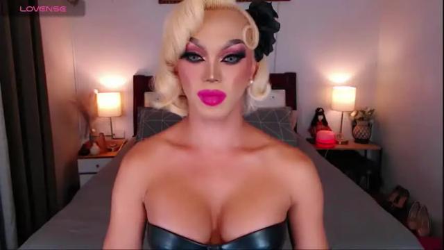 Image 6 of jenifers_body Stream on Chaturbate on 2 months ago