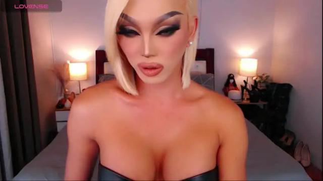 Image 2 of jenifers_body Stream on Chaturbate on 2 months ago