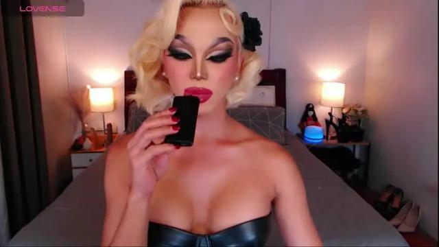 Image 10 of jenifers_body Stream on Chaturbate on 1 month ago