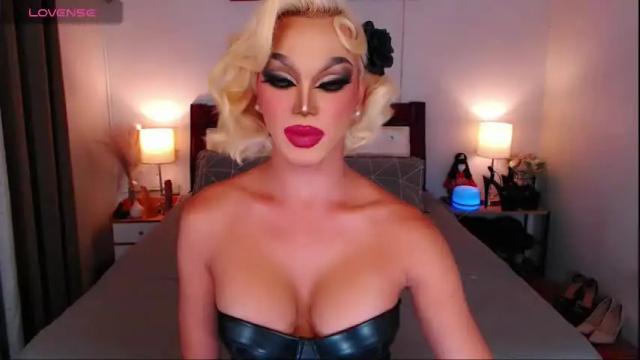 Image 2 of jenifers_body Stream on Chaturbate on 1 month ago
