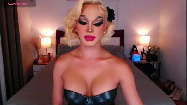 Image 3 of jenifers_body Stream on Chaturbate on 1 month ago