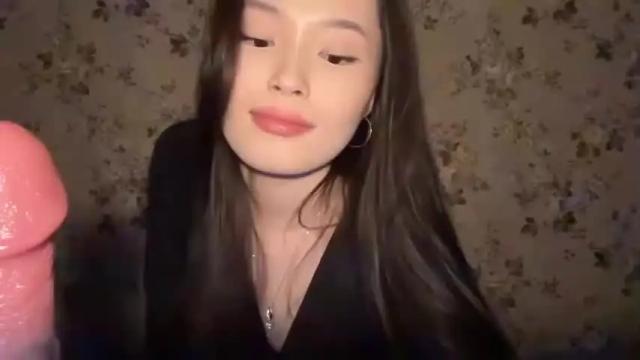 Image 7 of jennie_yung Stream on Chaturbate on 14 months ago