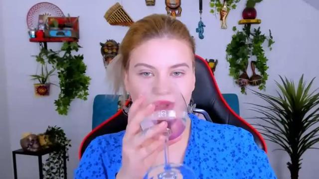 Image 7 of jenniferharve Stream on Chaturbate on 17 months ago