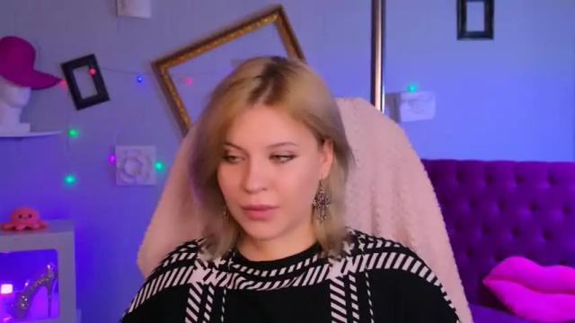 Image 2 of jenniferharve Stream on Chaturbate on 16 months ago