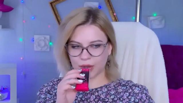 Image 7 of jenniferharve Stream on Chaturbate on 15 months ago