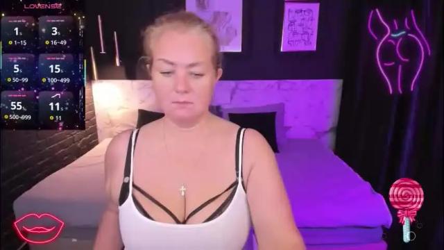 Image 11 of jenniferlight Stream on Chaturbate on 2 months ago