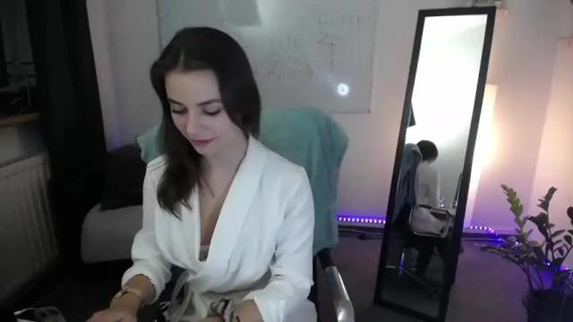 Image 4 of jenniferr__ Stream on Chaturbate on 17 months ago