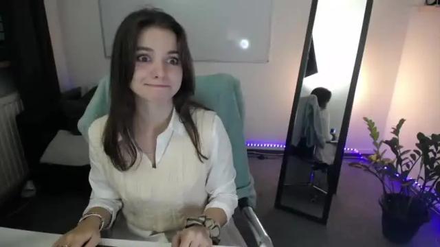 Image 4 of jenniferr__ Stream on Chaturbate on 17 months ago