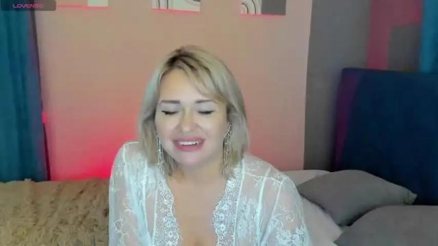 Image 12 of jenniferstonn Stream on Chaturbate on 15 months ago