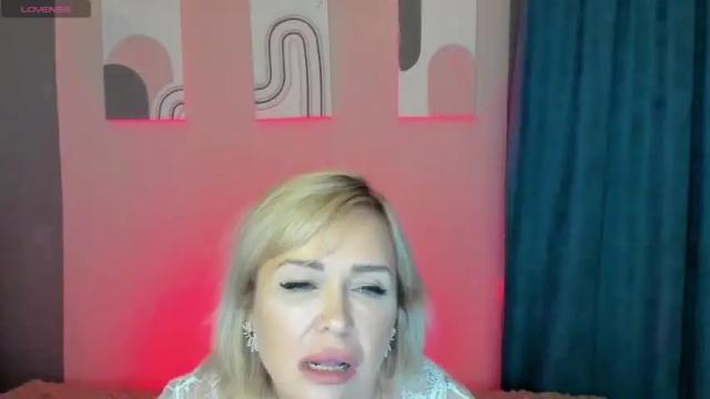Image 12 of jenniferstonn Stream on Chaturbate on 15 months ago