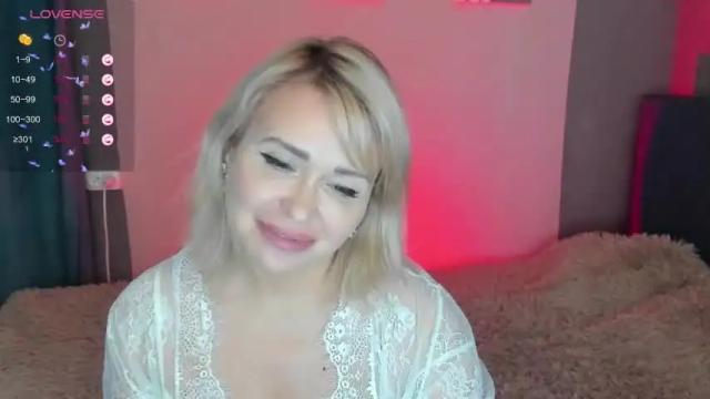 Image 2 of jenniferstonn Stream on Chaturbate on 15 months ago