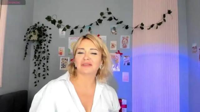 Image 2 of jenniferstonn Stream on Chaturbate on 14 months ago