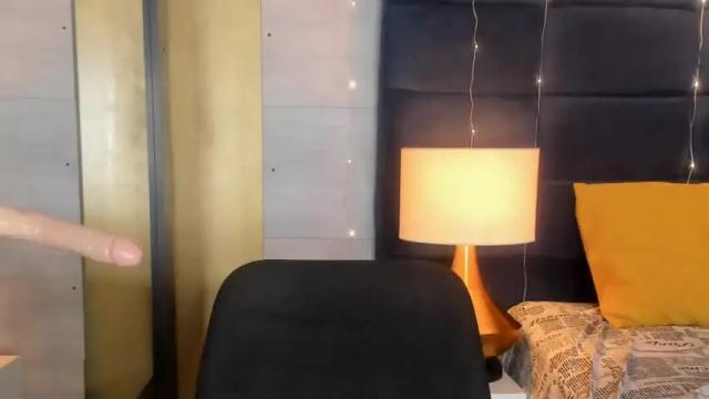 Image 12 of jenniiferjones Stream on Chaturbate on 12 months ago