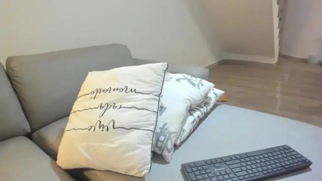Image 3 of jenny_roberts96 Stream on Chaturbate on 16 months ago