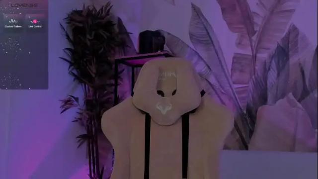 Image 4 of jennydens Stream on Chaturbate on 1 month ago
