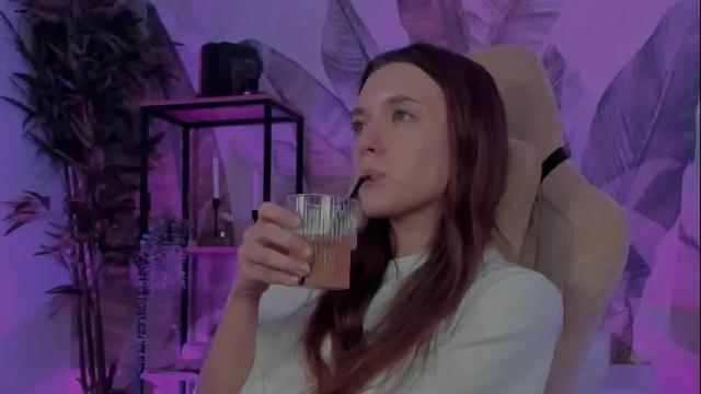Image 3 of jennydens Stream on Chaturbate on 1 month ago