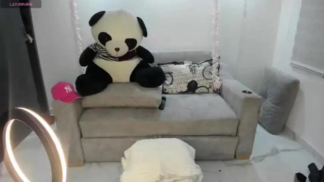 Image 11 of jes_lovely Stream on Chaturbate on 16 months ago