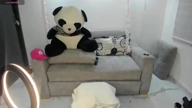Image 12 of jes_lovely Stream on Chaturbate on 16 months ago