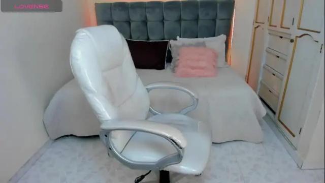 Image 2 of jessica_rabbyt Stream on Chaturbate on 19 days ago