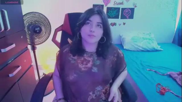 Image 2 of jessicared18 Stream on Chaturbate on 1 month ago