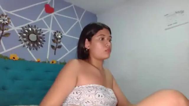 Image 12 of jessie_cute18 Stream on Chaturbate on 17 months ago