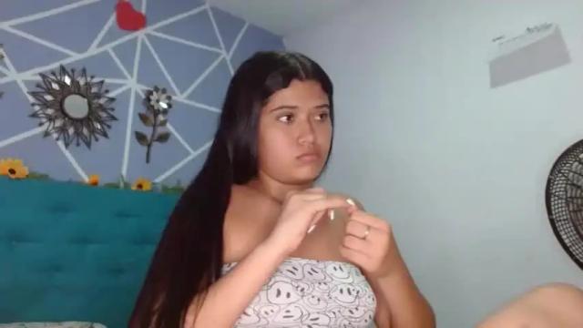 Image 2 of jessie_cute18 Stream on Chaturbate on 17 months ago