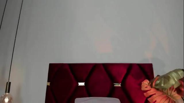 Image 4 of jessiecaameron Stream on Chaturbate on 1 month ago