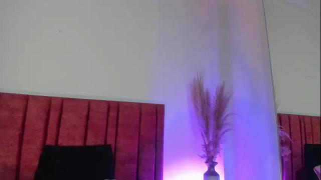 Image 2 of jessiecaameron Stream on Chaturbate on 23 days ago