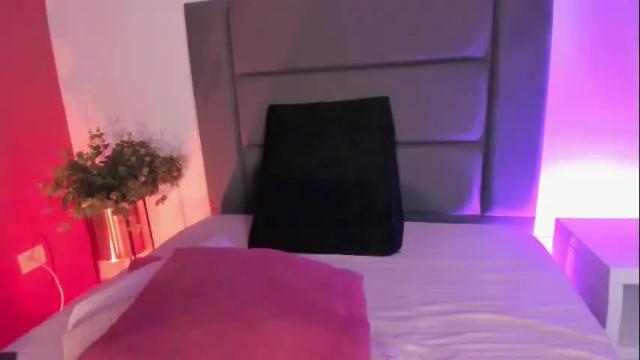 Image 3 of jessiecaameron Stream on Chaturbate on 22 days ago