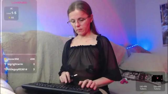 Image 3 of jessiemays Stream on Chaturbate on 1 month ago