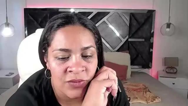 Image 3 of jialee_ Stream on Chaturbate on 14 months ago