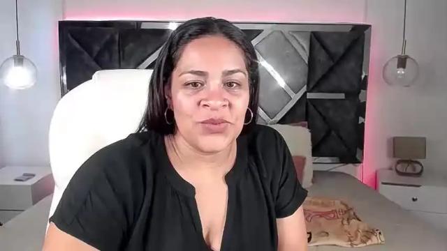 Image 4 of jialee_ Stream on Chaturbate on 14 months ago