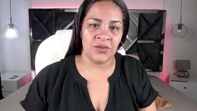 Image 7 of jialee_ Stream on Chaturbate on 14 months ago