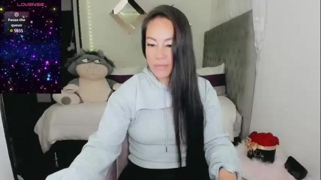 Image 3 of jloveers Stream on Chaturbate on 17 days ago