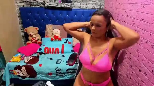 Image 11 of jloxxxhot Stream on Chaturbate on 16 months ago