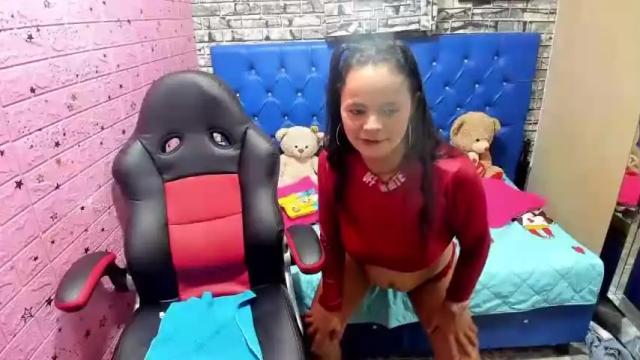 Image 4 of jloxxxhot Stream on Chaturbate on 16 months ago