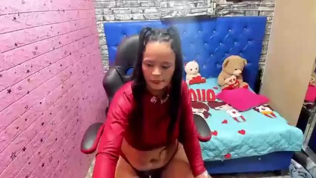 Image 7 of jloxxxhot Stream on Chaturbate on 16 months ago