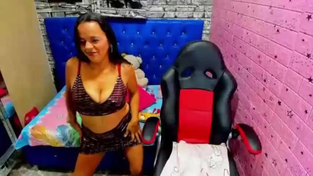 Image 4 of jloxxxhot Stream on Chaturbate on 15 months ago
